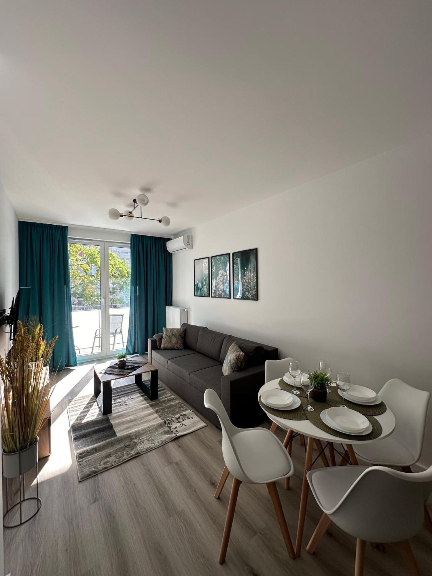 Skytravel 26 Apartament Pileckiego Nowy Dwor Mazowiecki Airport Modlin 24H Экстерьер фото